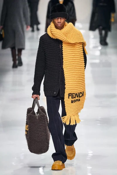 Look 19